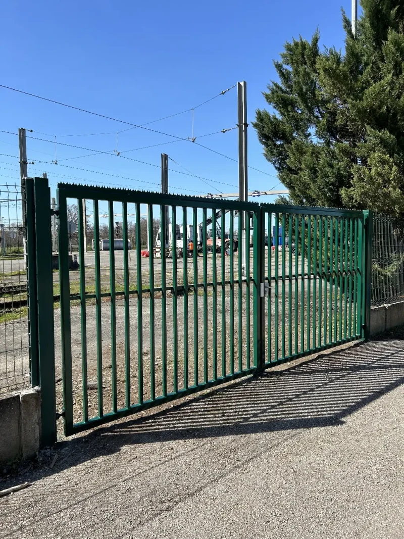 Portail de sécurité poste dépôt SNCF à LAUNAGUET